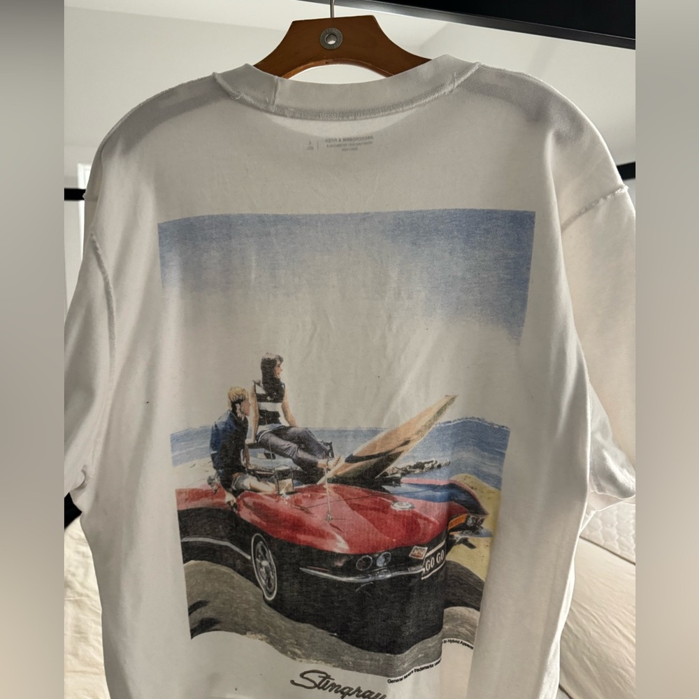 Abercrombie Men’s Cropped Graphic Tee (Size Large)